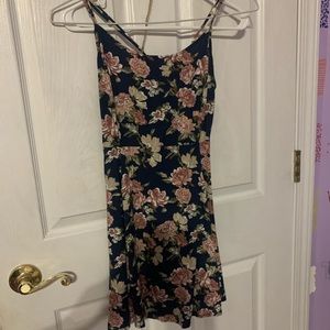 Floral print dress, flows
